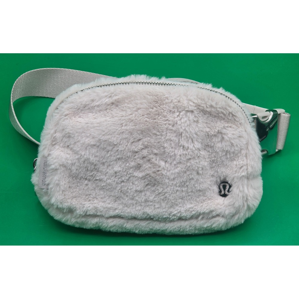 Lululemon Everywhere Belt Bag Fleece Light Grey White Mint Green Tint 1L Plush
